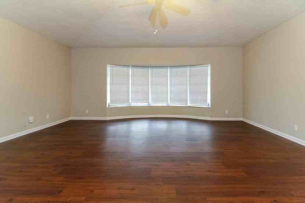 3870 Nw 103rd Ave - Photo 3 of 11