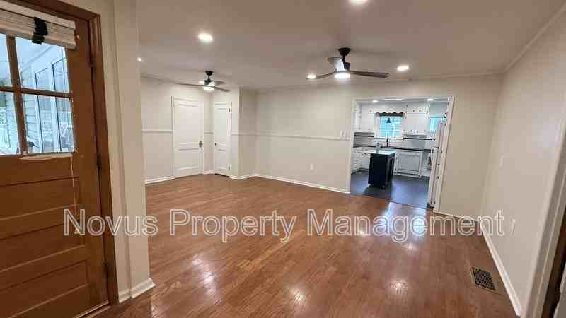 142 Oak Ave - Photo 3 of 21