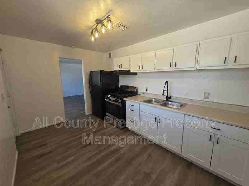 1915 E Osborn Rd #2 - Photo 4 of 10
