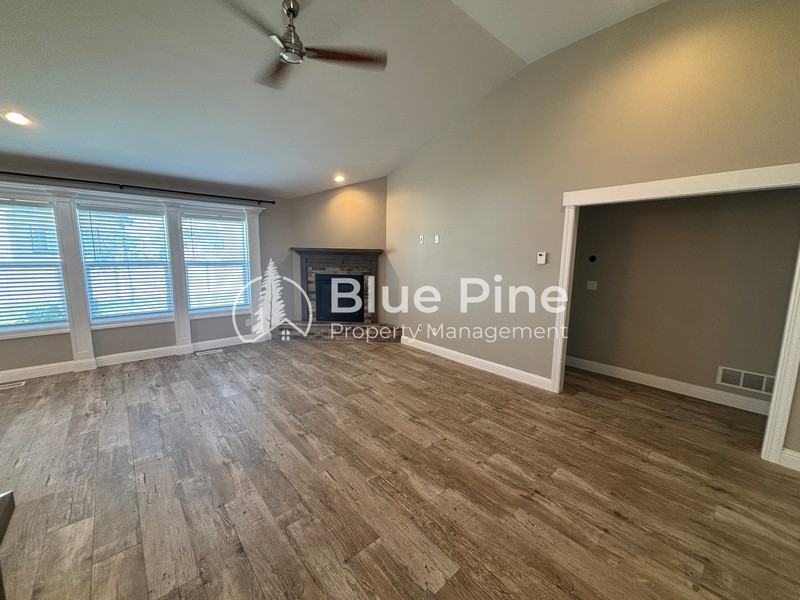 5506 Eaglewood Dr - Photo 3 of 35