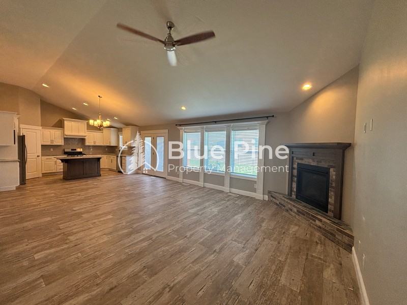 5506 Eaglewood Dr - Photo 4 of 35