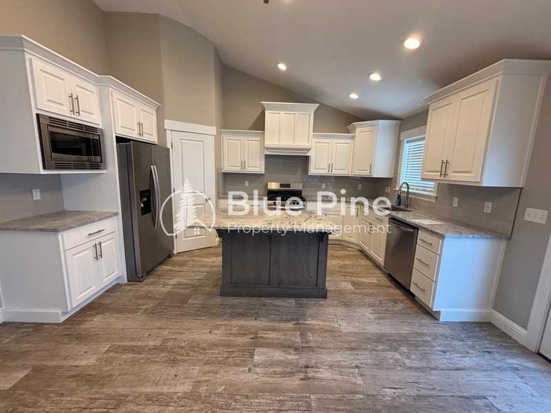 5506 Eaglewood Dr - Photo 5 of 35