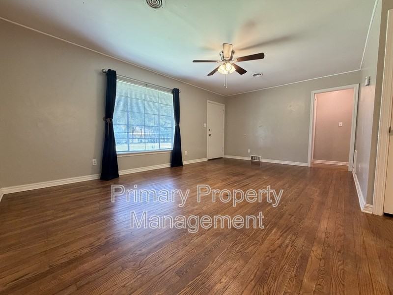1722 Mattern Dr - Photo 3 of 19