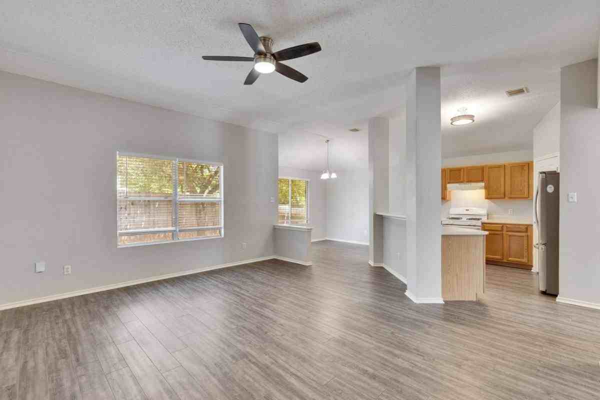 1403 Gulf Way - Photo 3 of 10