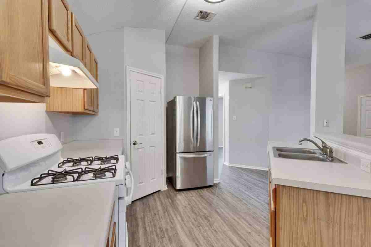 1403 Gulf Way - Photo 6 of 10