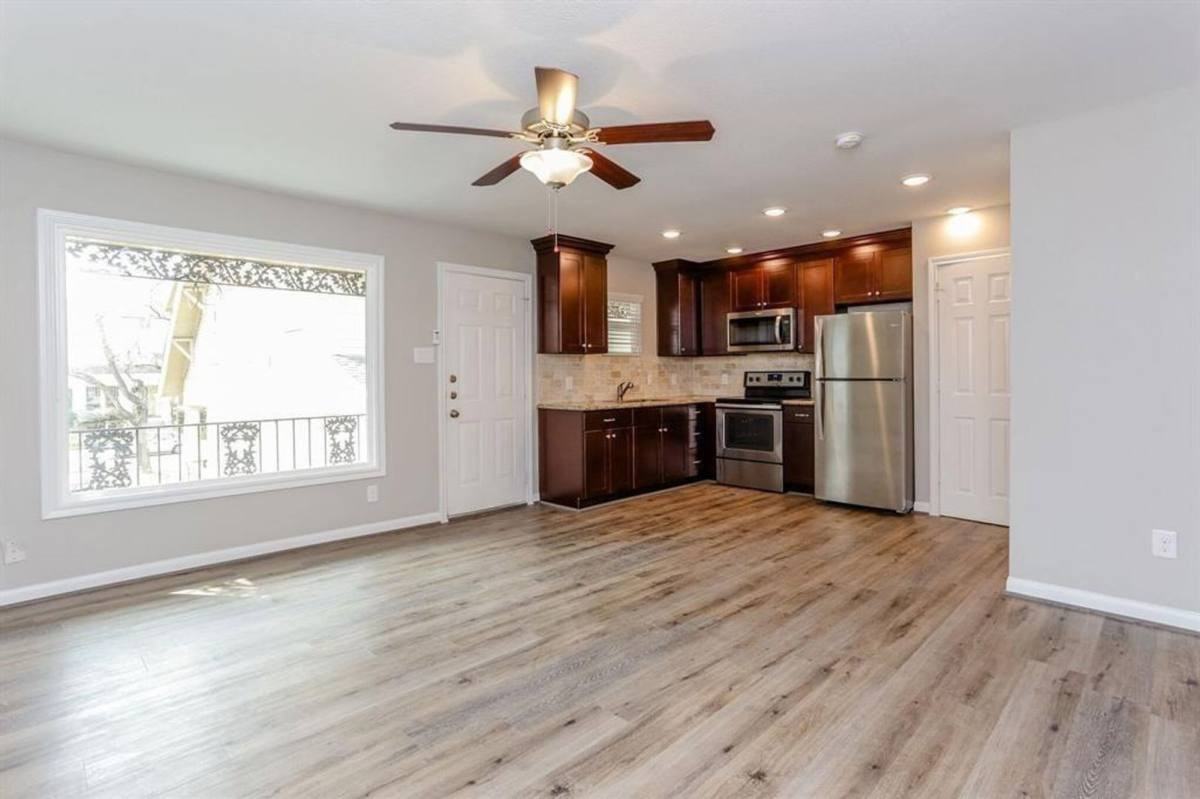 808 1 2 W Main St #1 - Photo 2 of 10