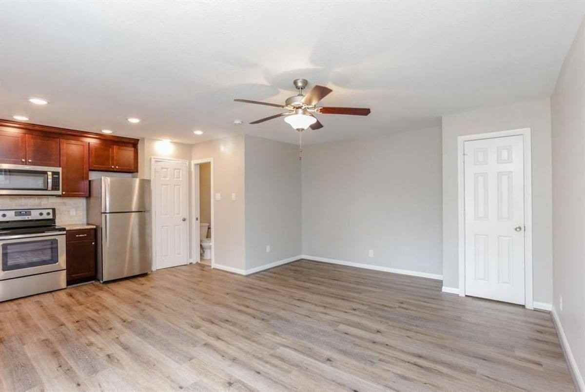 808 1 2 W Main St #1 - Photo 3 of 10