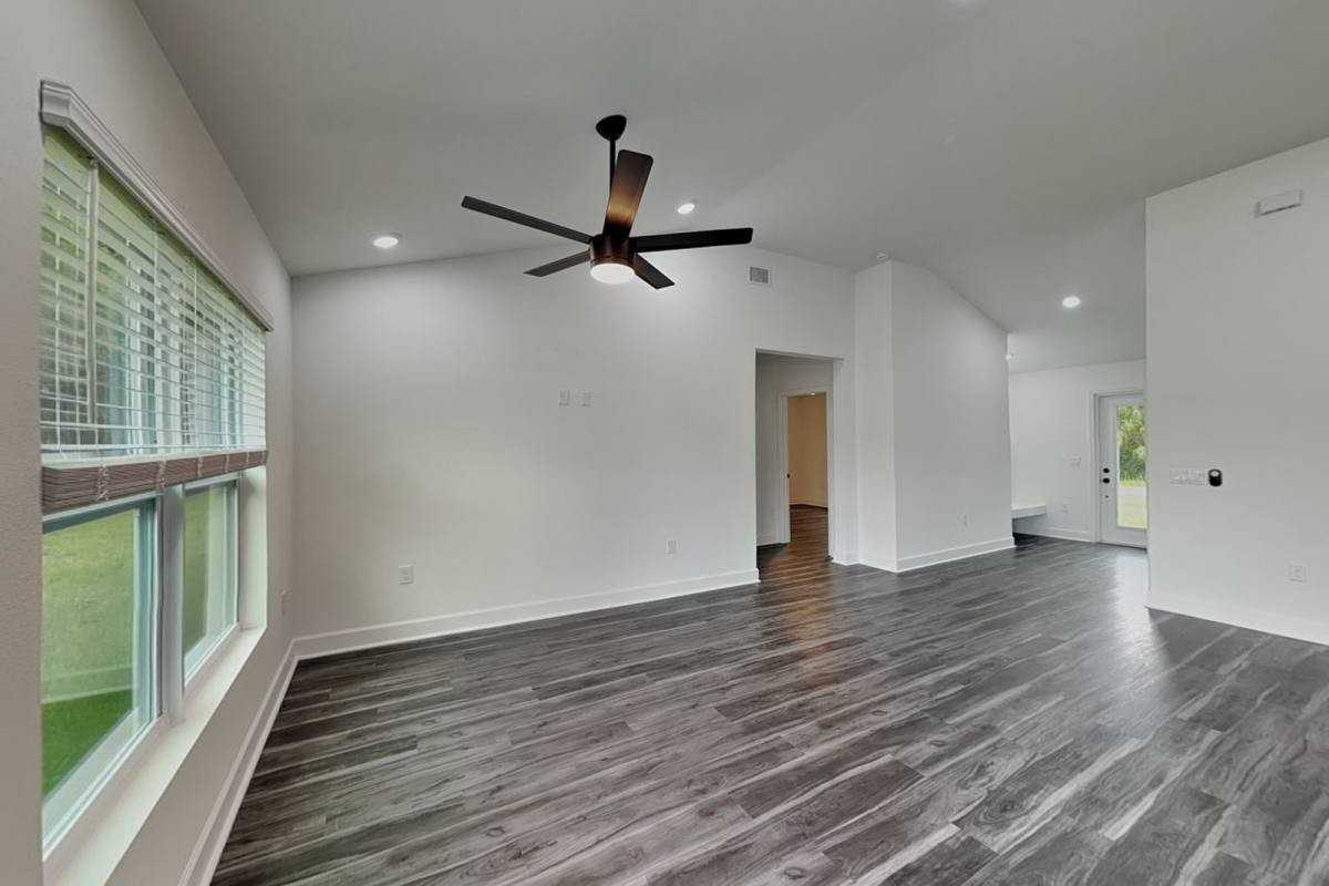 3937 Honeybee St - Photo 2 of 10