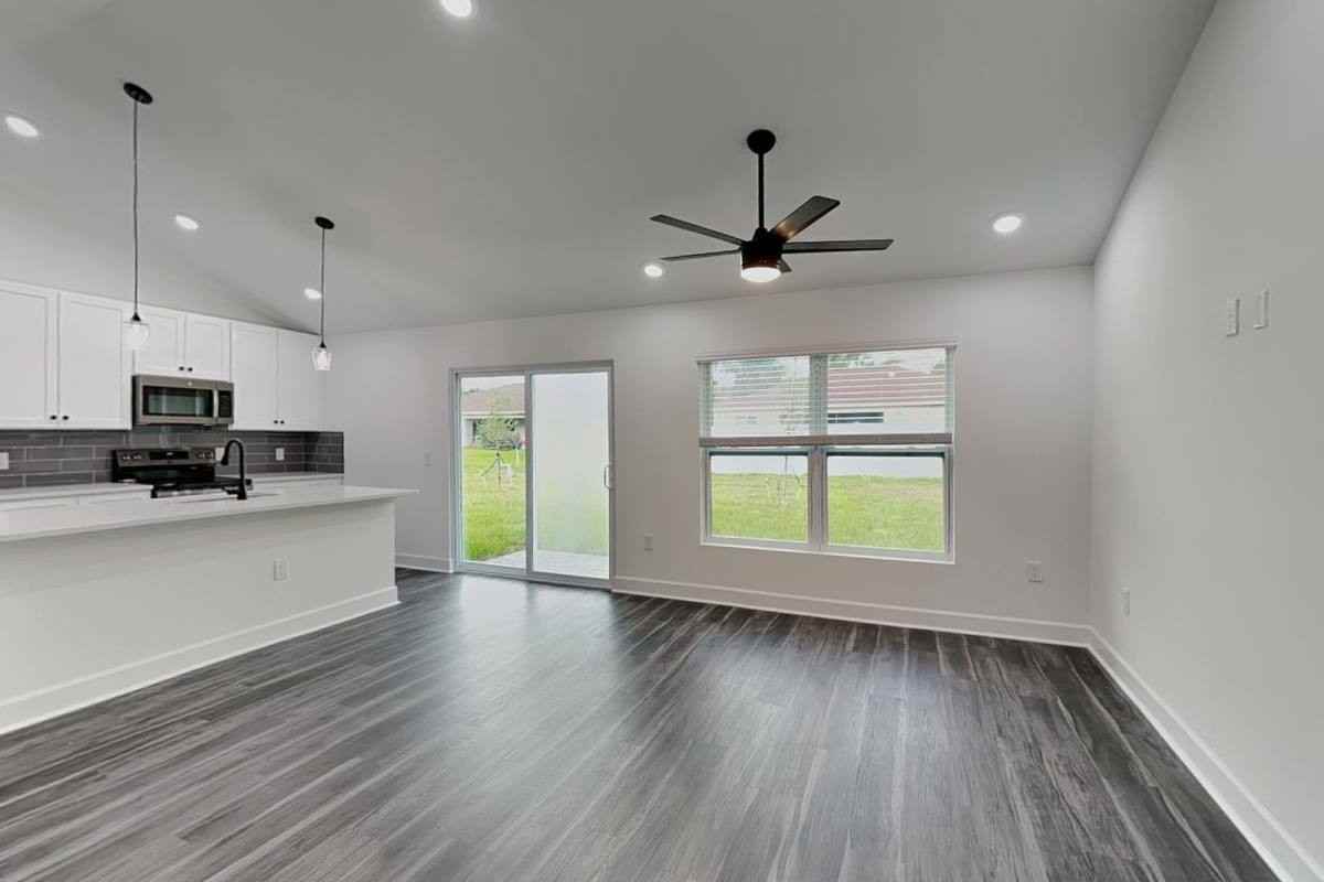 3937 Honeybee St - Photo 3 of 10