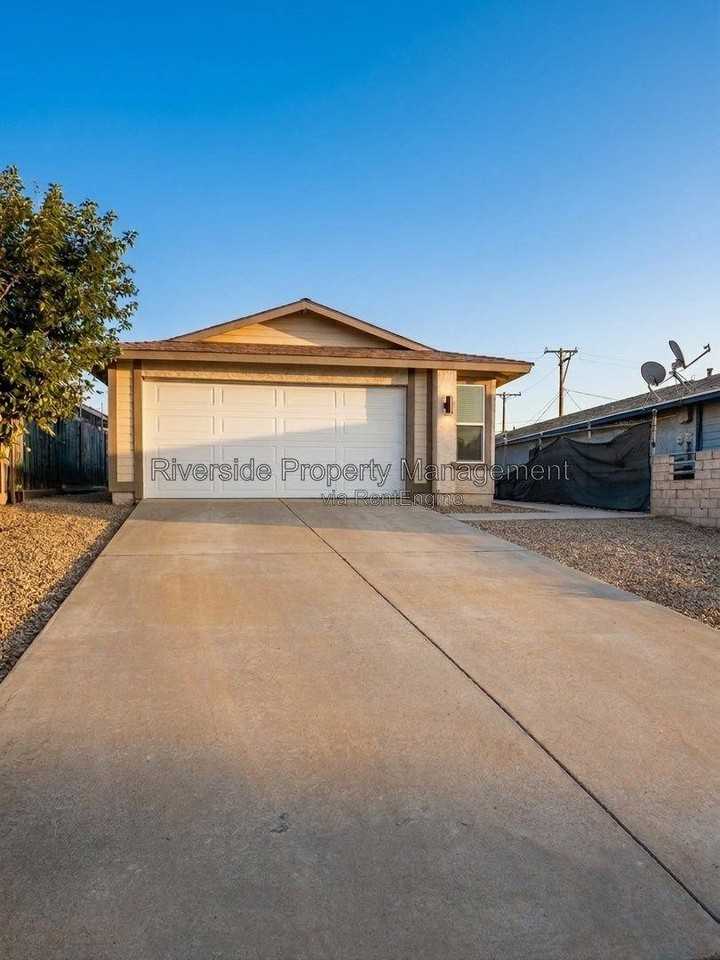 5759 Lotus St - Photo 2 of 10