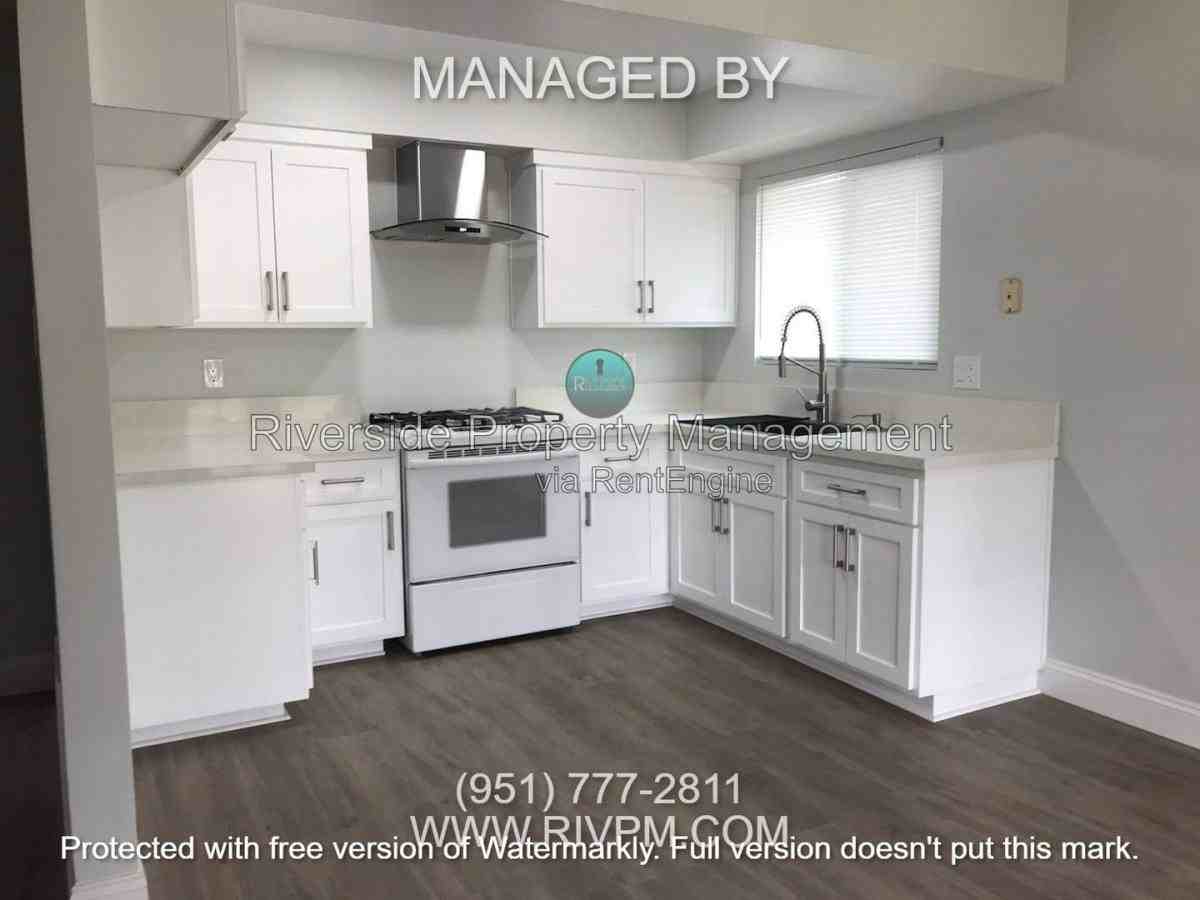 5759 Lotus St - Photo 3 of 10