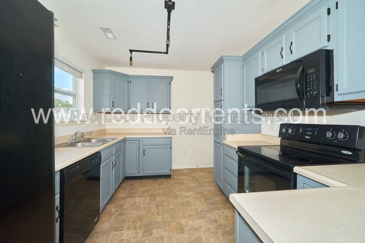 127 Broadmoor Bnd - Photo 2 of 10