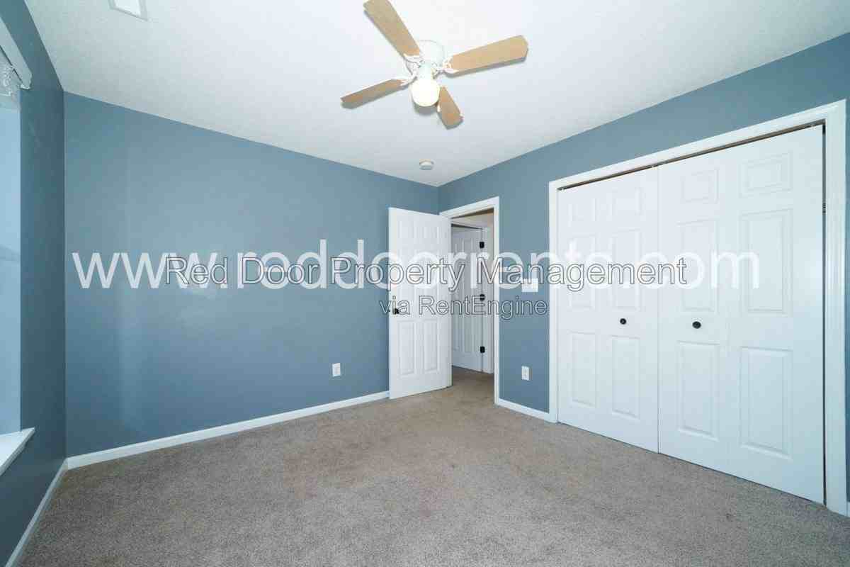 127 Broadmoor Bnd - Photo 4 of 10