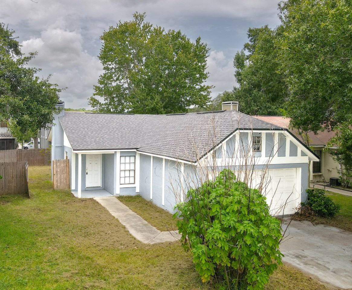 1306 Bramblewood Dr - Photo 2 of 16