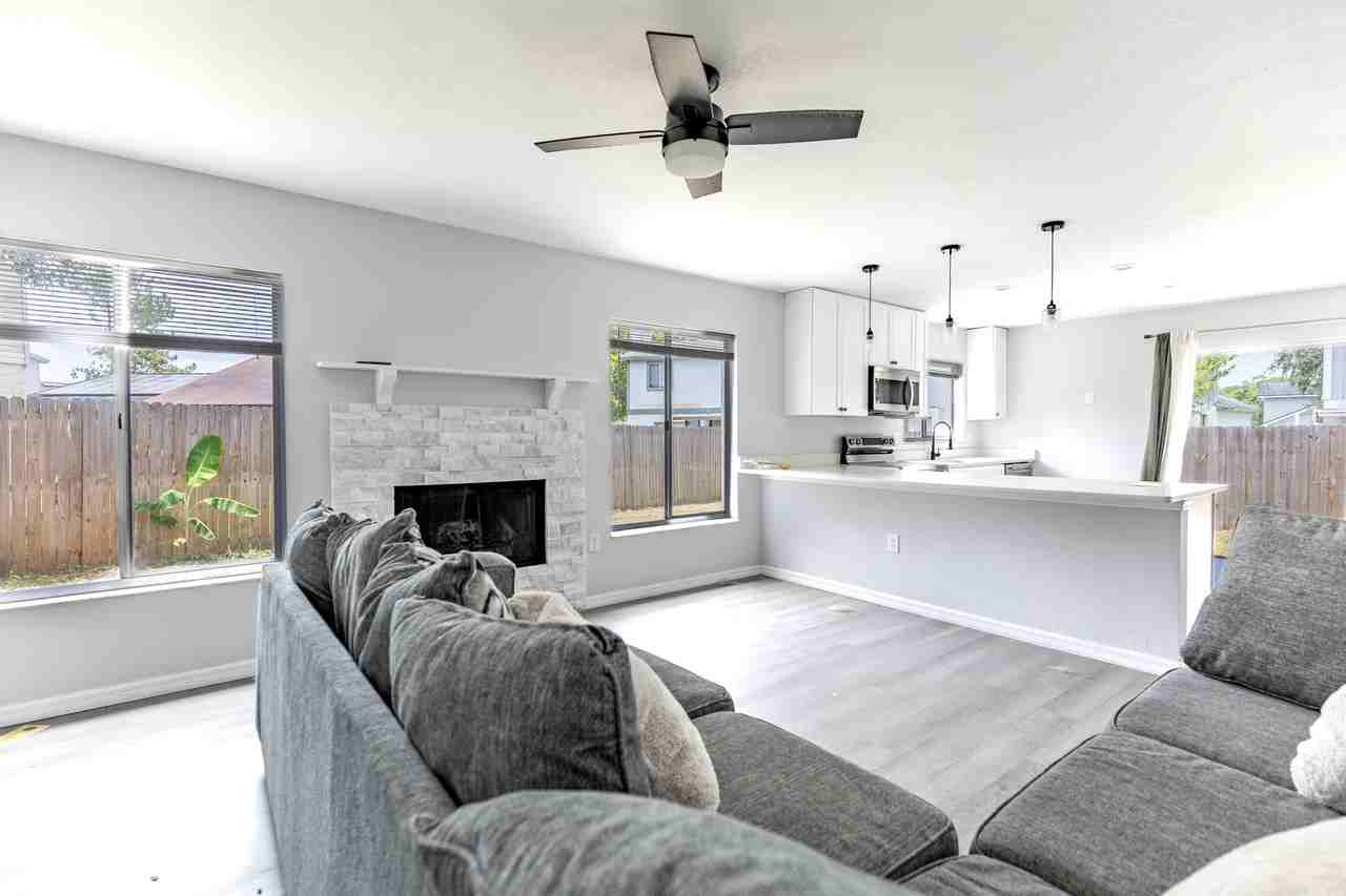 1306 Bramblewood Dr - Photo 3 of 16