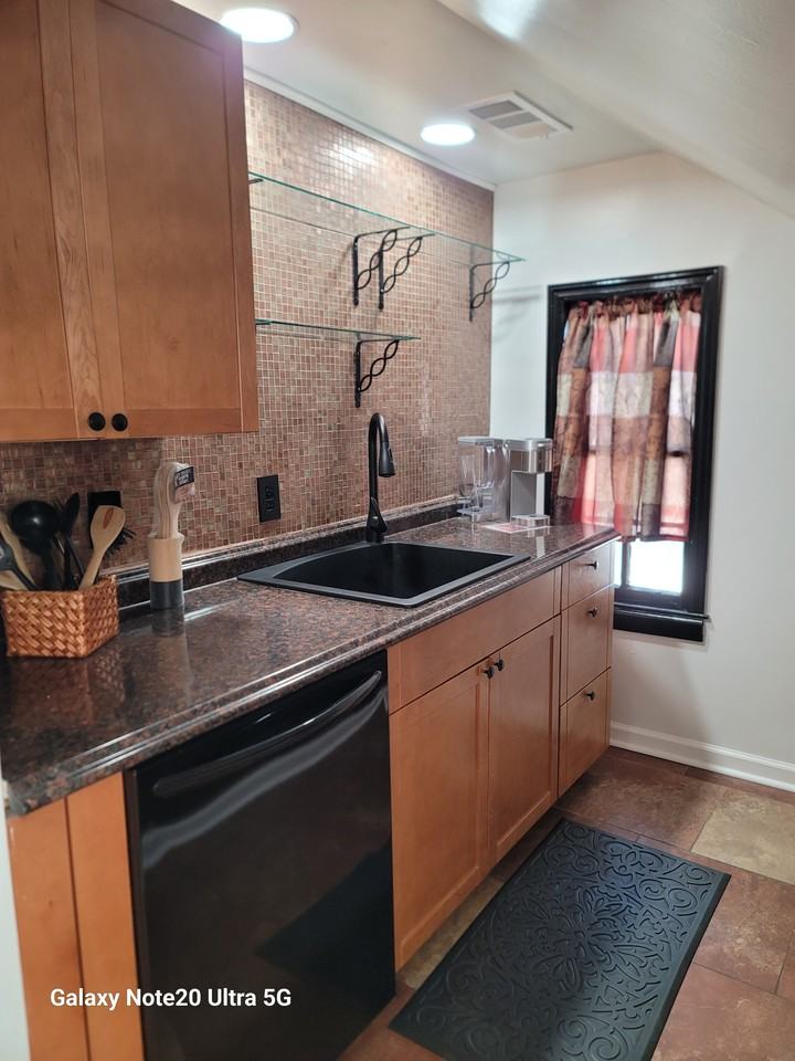 2137 Madison Ave - Photo 3 of 32
