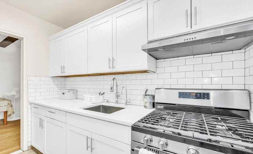2116 79th St - Photo 4 of 10