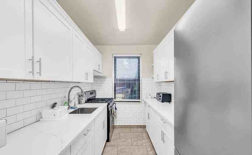 2116 79th St - Photo 5 of 10