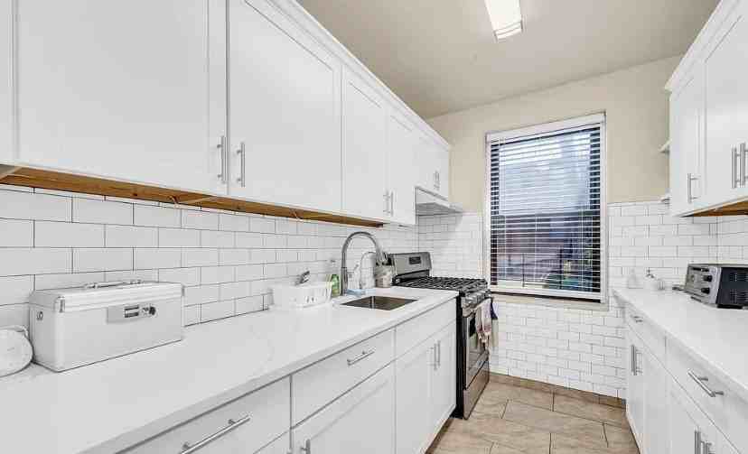 2116 79th St - Photo 6 of 10