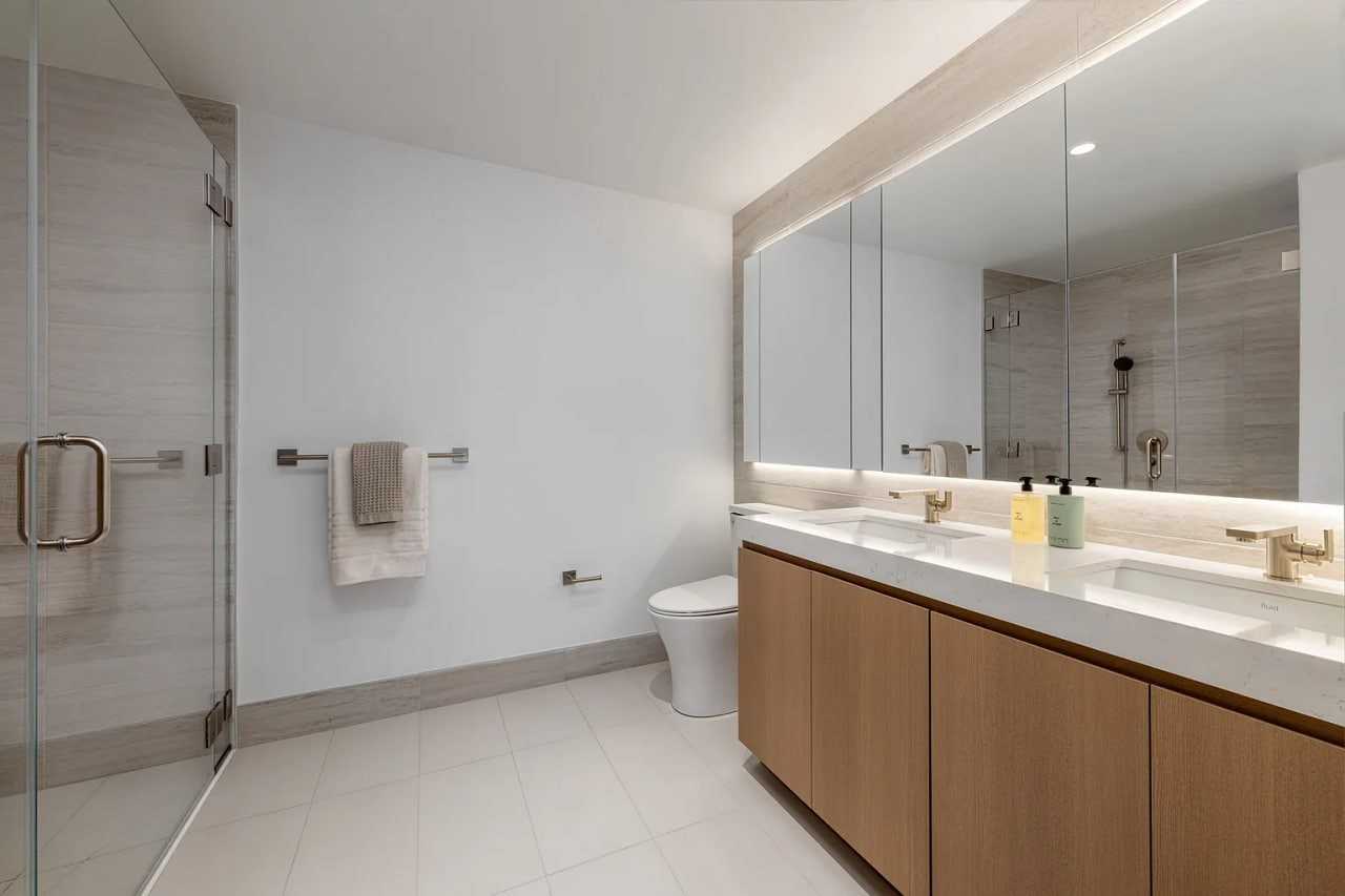 255 E 39th St - Photo 2 of 7