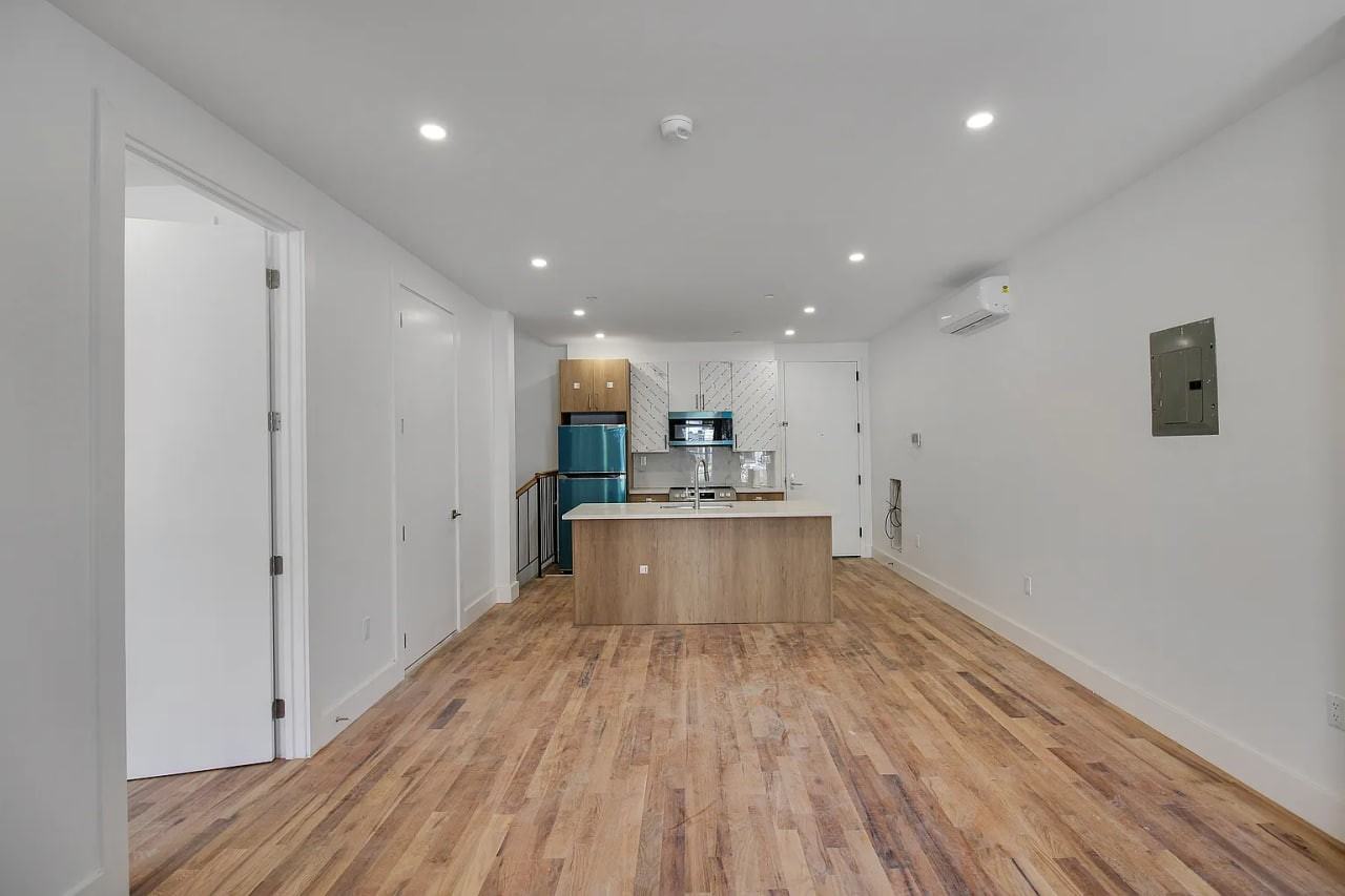 1387 Madison St - Photo 6 of 8