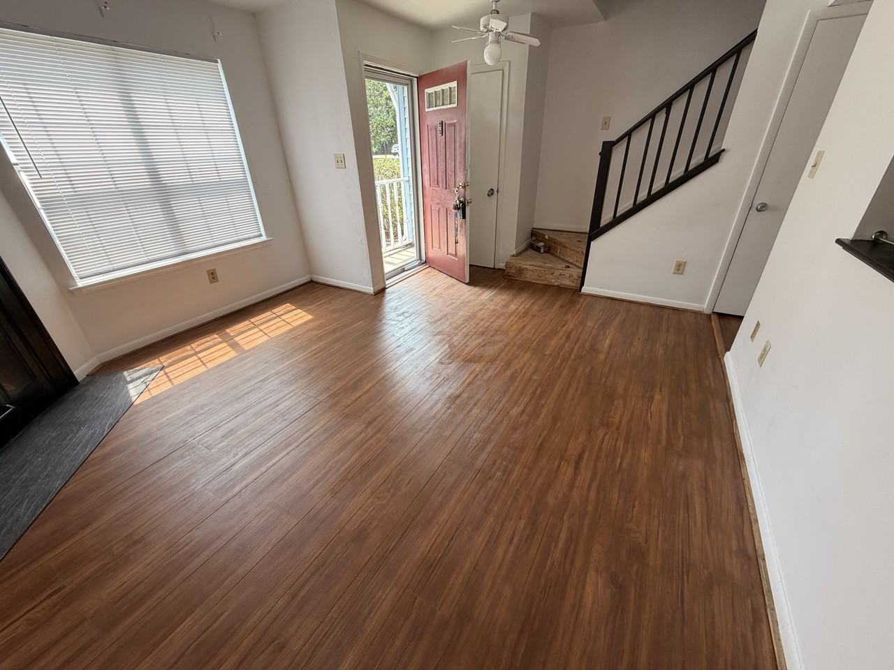 12 Bayview Ct - Photo 2 of 4