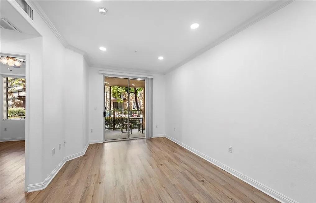 3131 Watermarke Pl - Photo 3 of 8