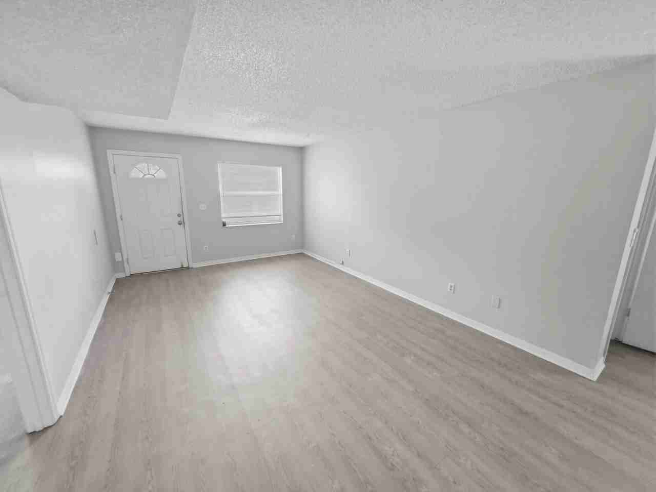 386 Lime St #A - Photo 3 of 10