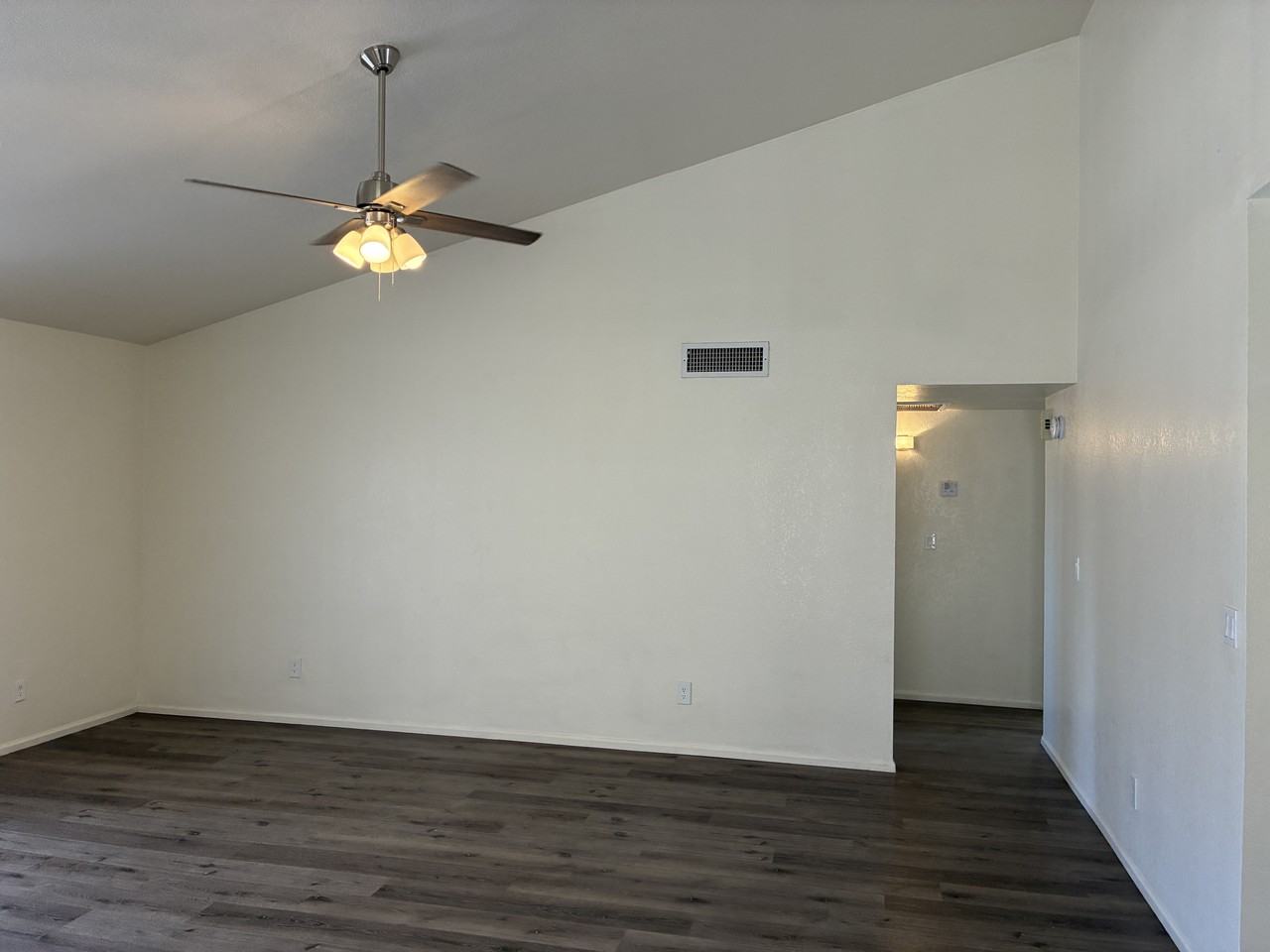 5637 W Yucca St - Photo 5 of 32