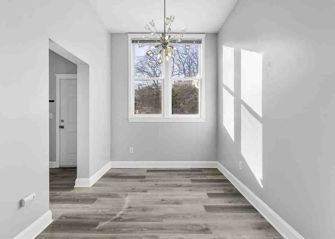 1000 Harvard St #6 - Photo 3 of 11