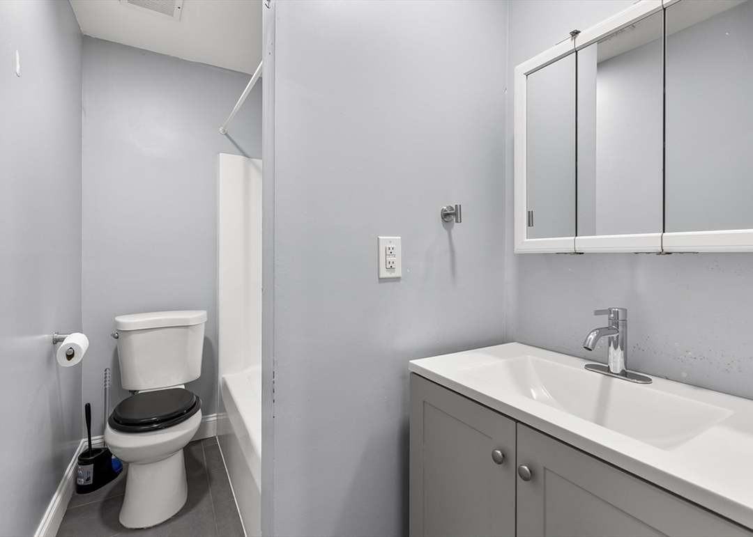 1000 Harvard St #6 - Photo 6 of 11