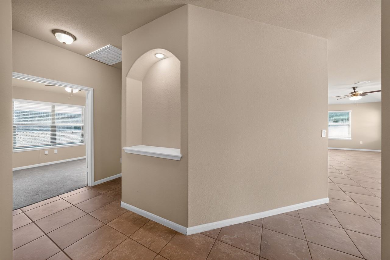 1919 Mexia Dr - Photo 6 of 23