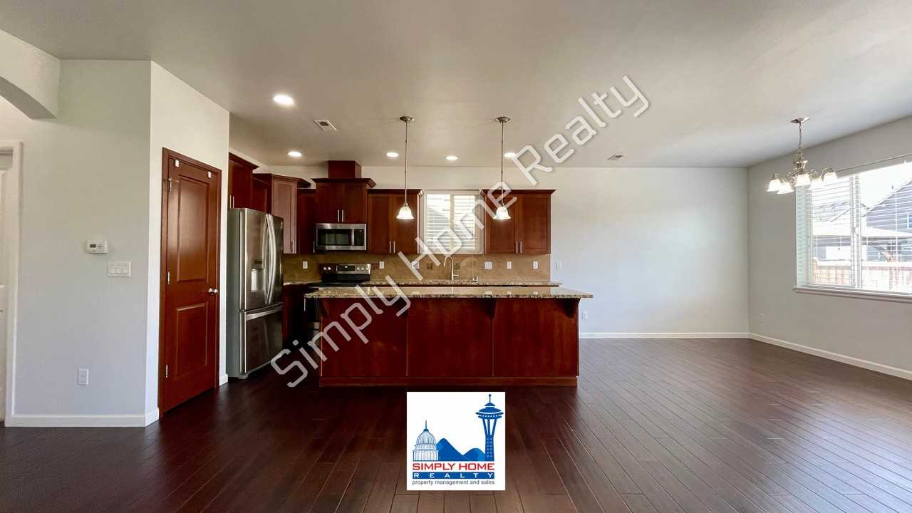 9967 Dotson St Se - Photo 3 of 31