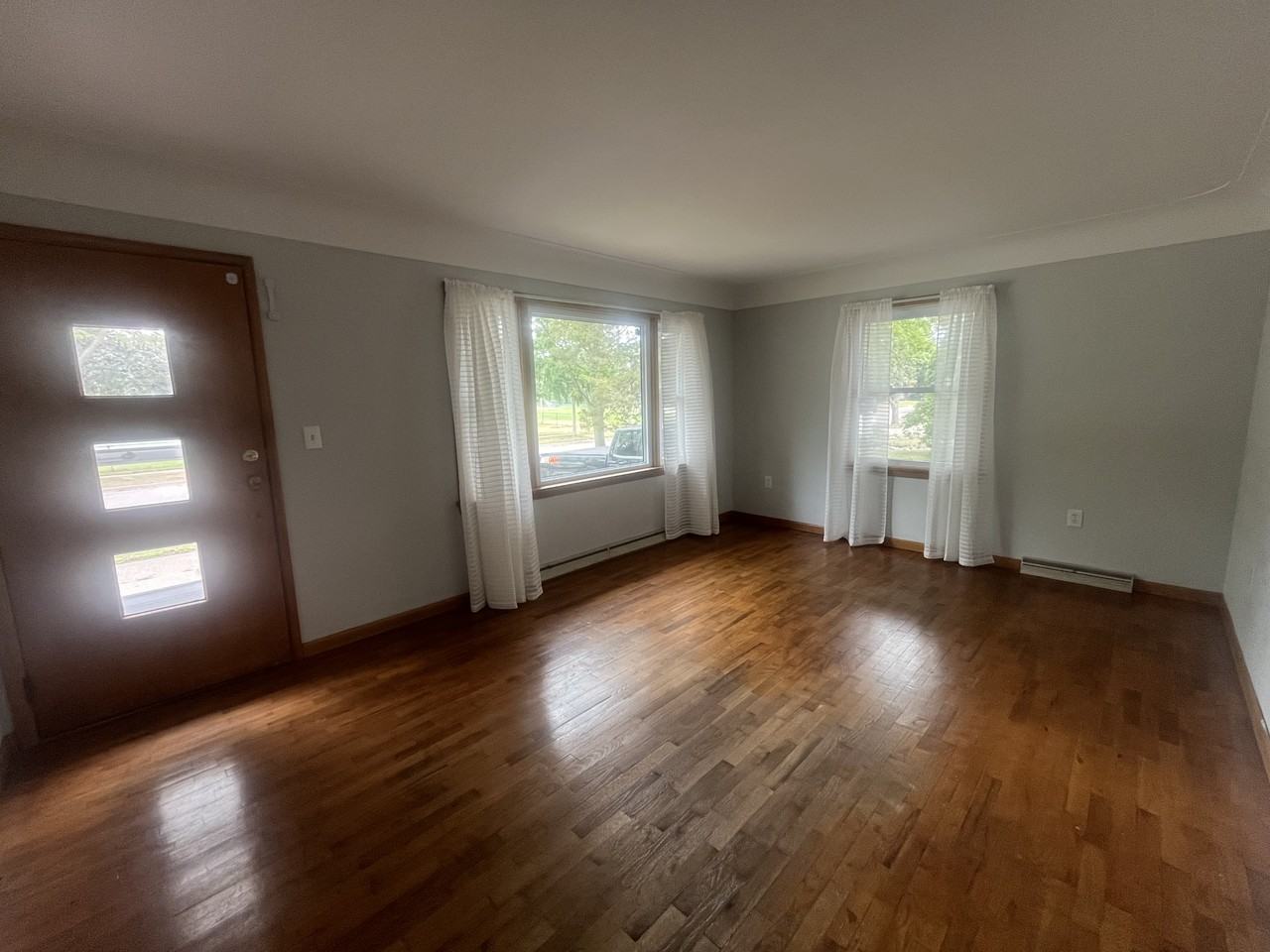 1530 Franklin Ave - Photo 2 of 12