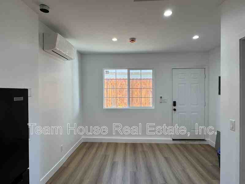 7009 Comanche Ave - Photo 2 of 15