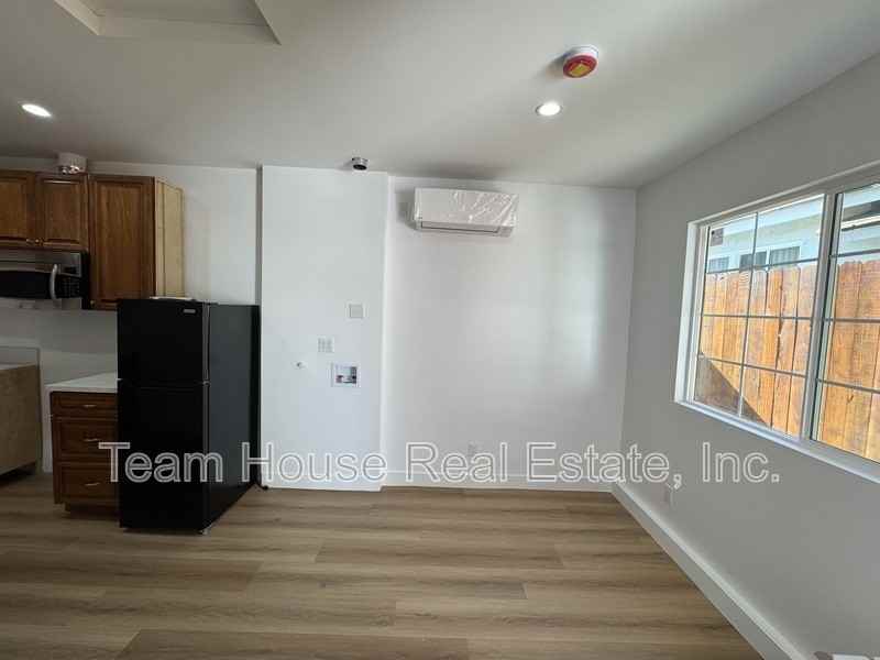 7009 Comanche Ave - Photo 3 of 15