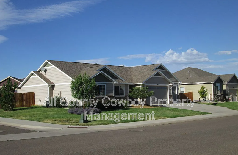 4118 Cliff St - Photo 2 of 15