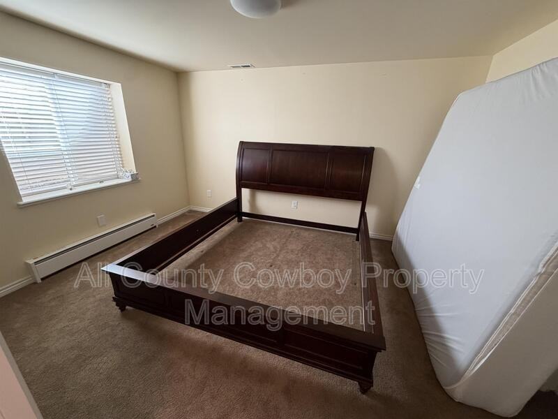 4118 Cliff St - Photo 3 of 15