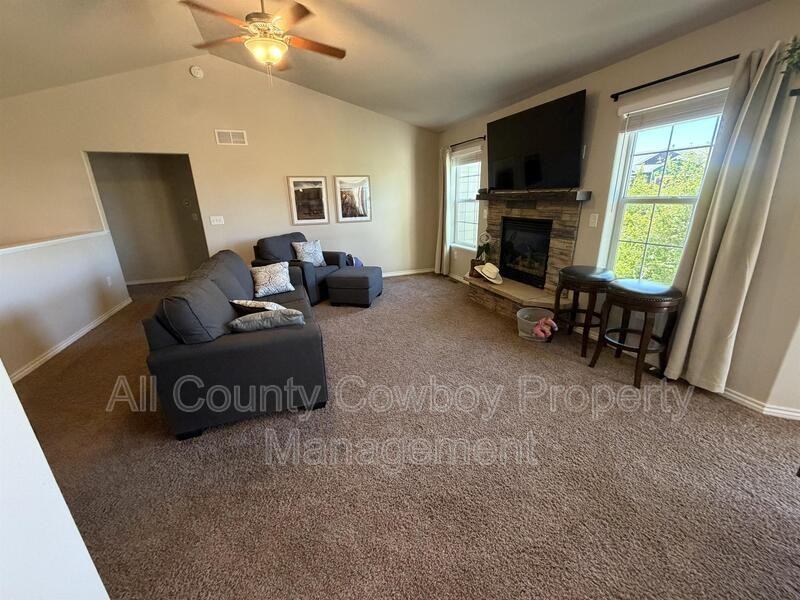 4118 Cliff St - Photo 7 of 15