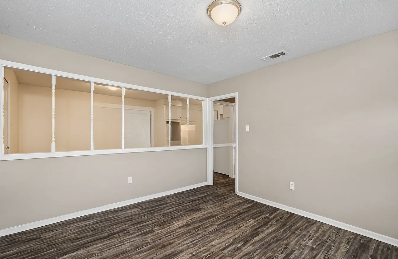 125 Leland St - Photo 2 of 7