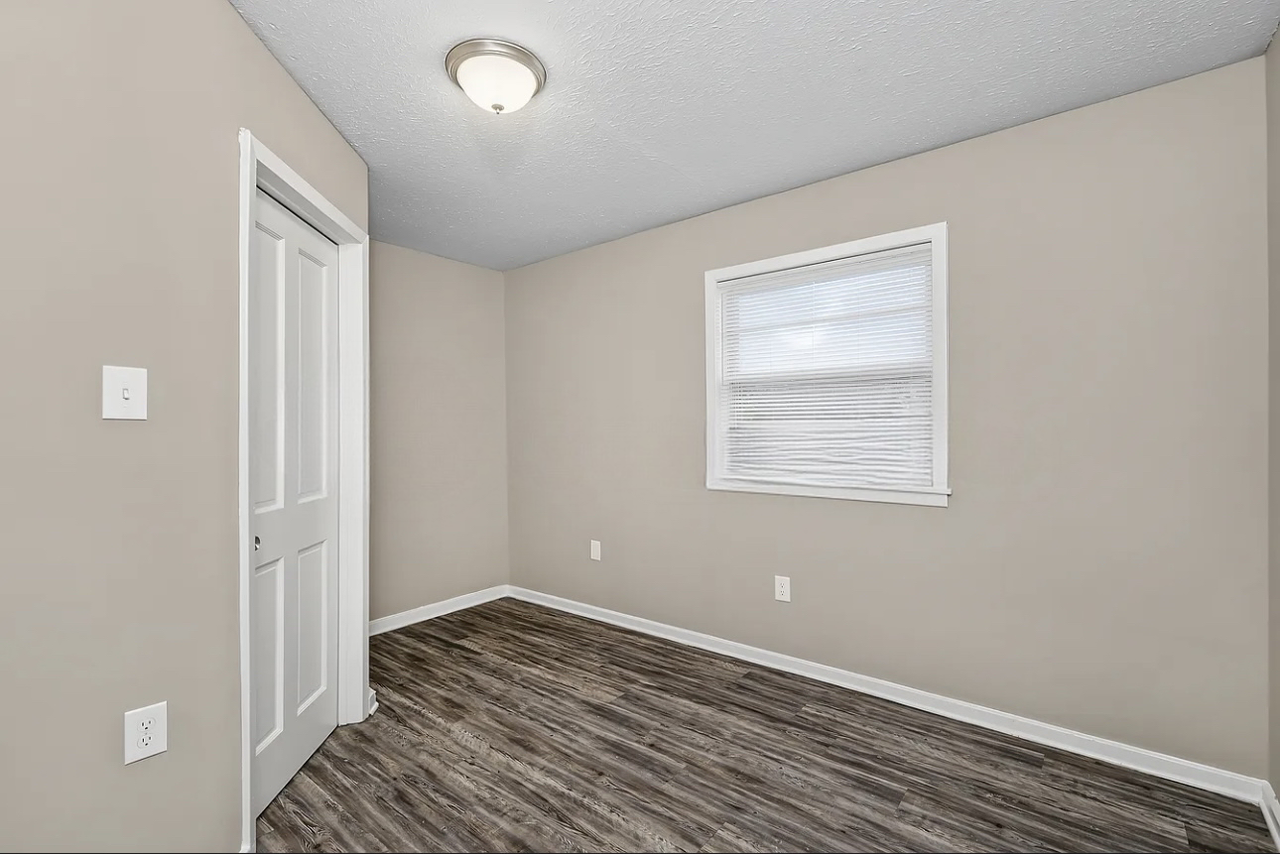 125 Leland St - Photo 6 of 7