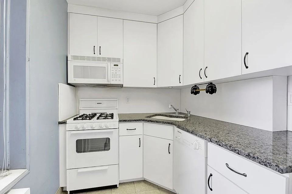 9902 3rd Ave #1M - Photo 5 of 9
