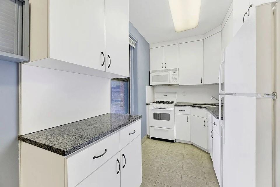 9902 3rd Ave #1M - Photo 6 of 9
