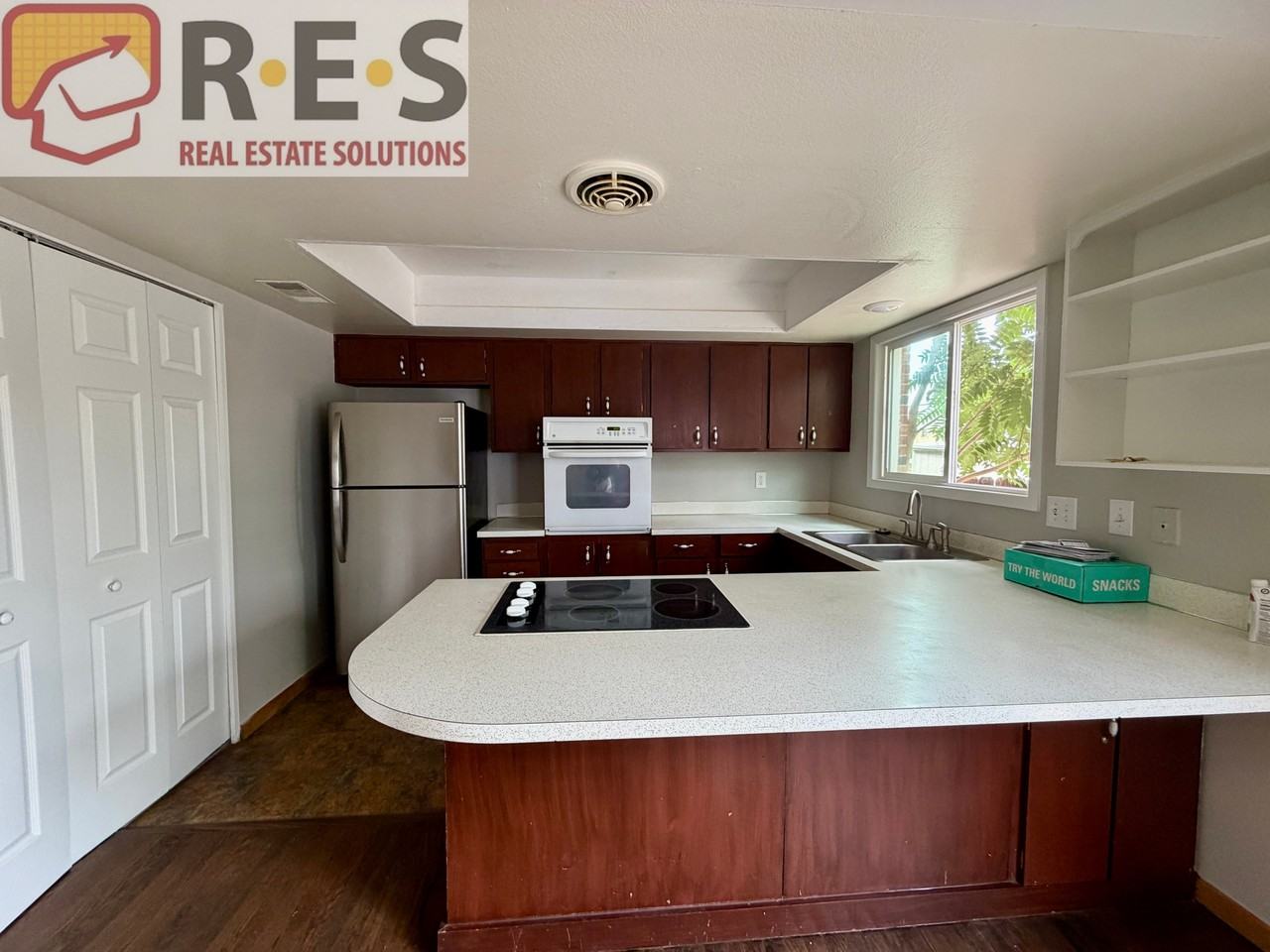 9032 E Lehigh Ave - Photo 2 of 11
