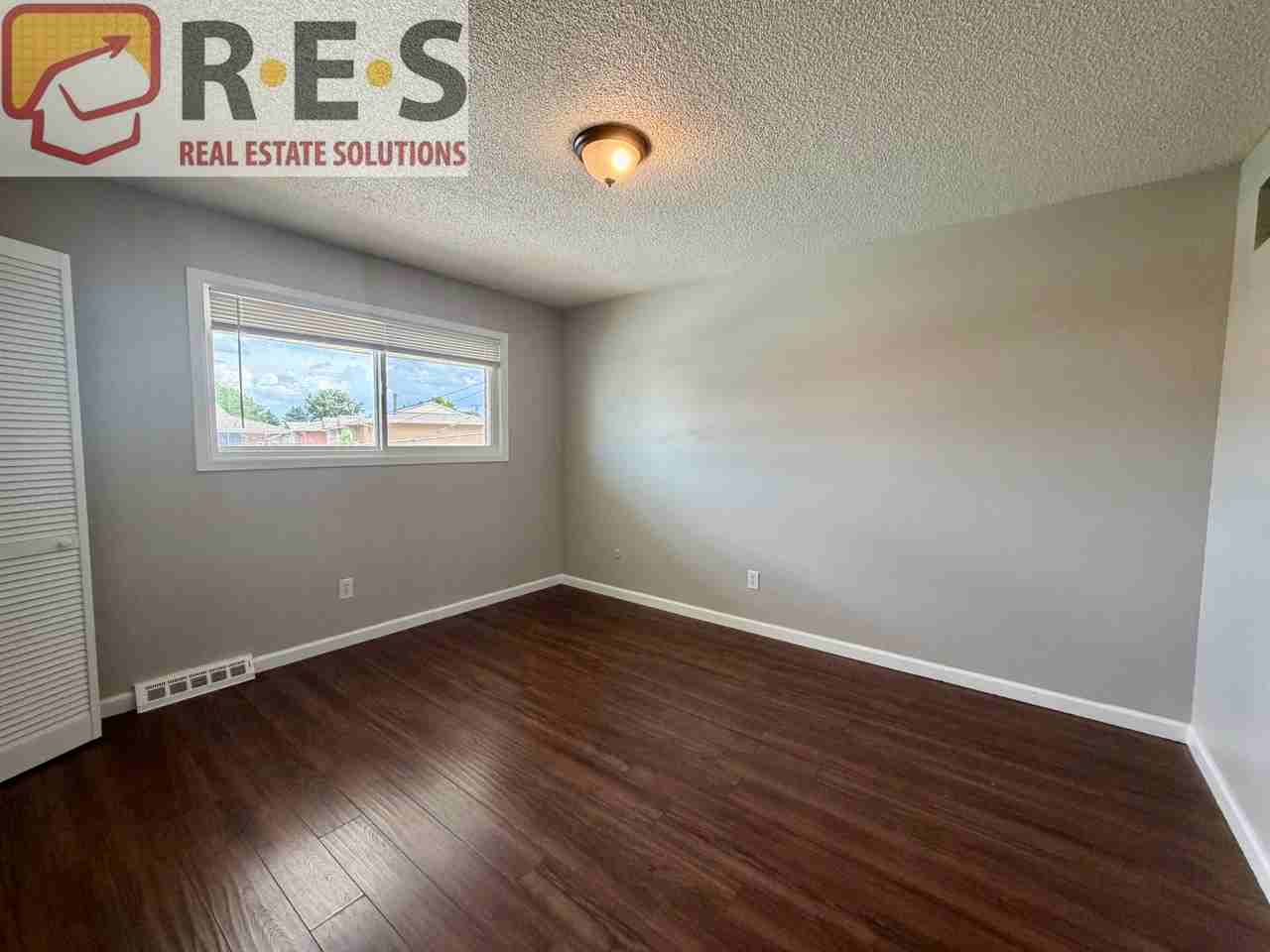 9032 E Lehigh Ave - Photo 3 of 11