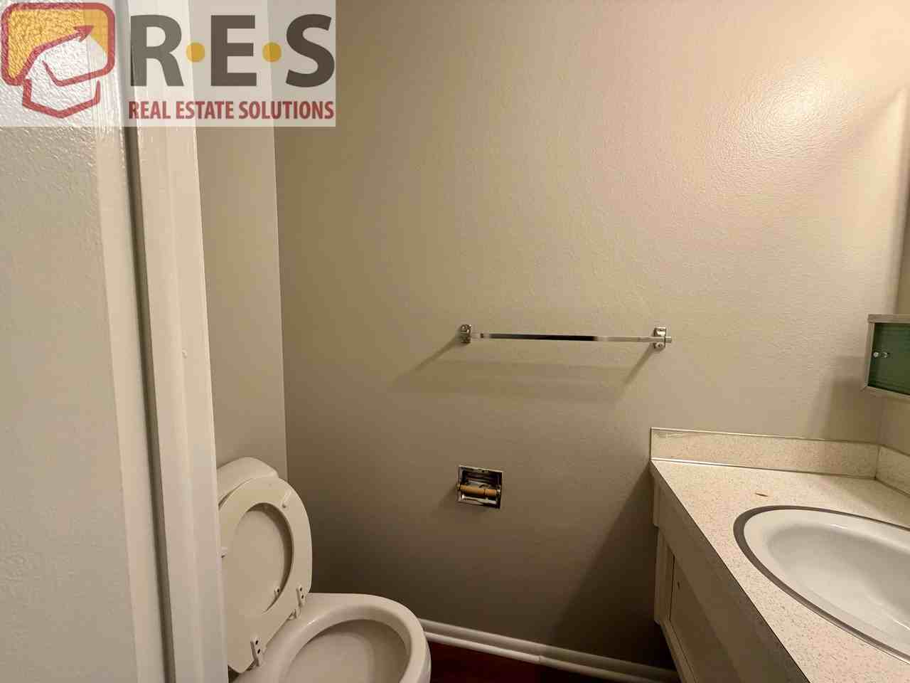 9032 E Lehigh Ave - Photo 4 of 11