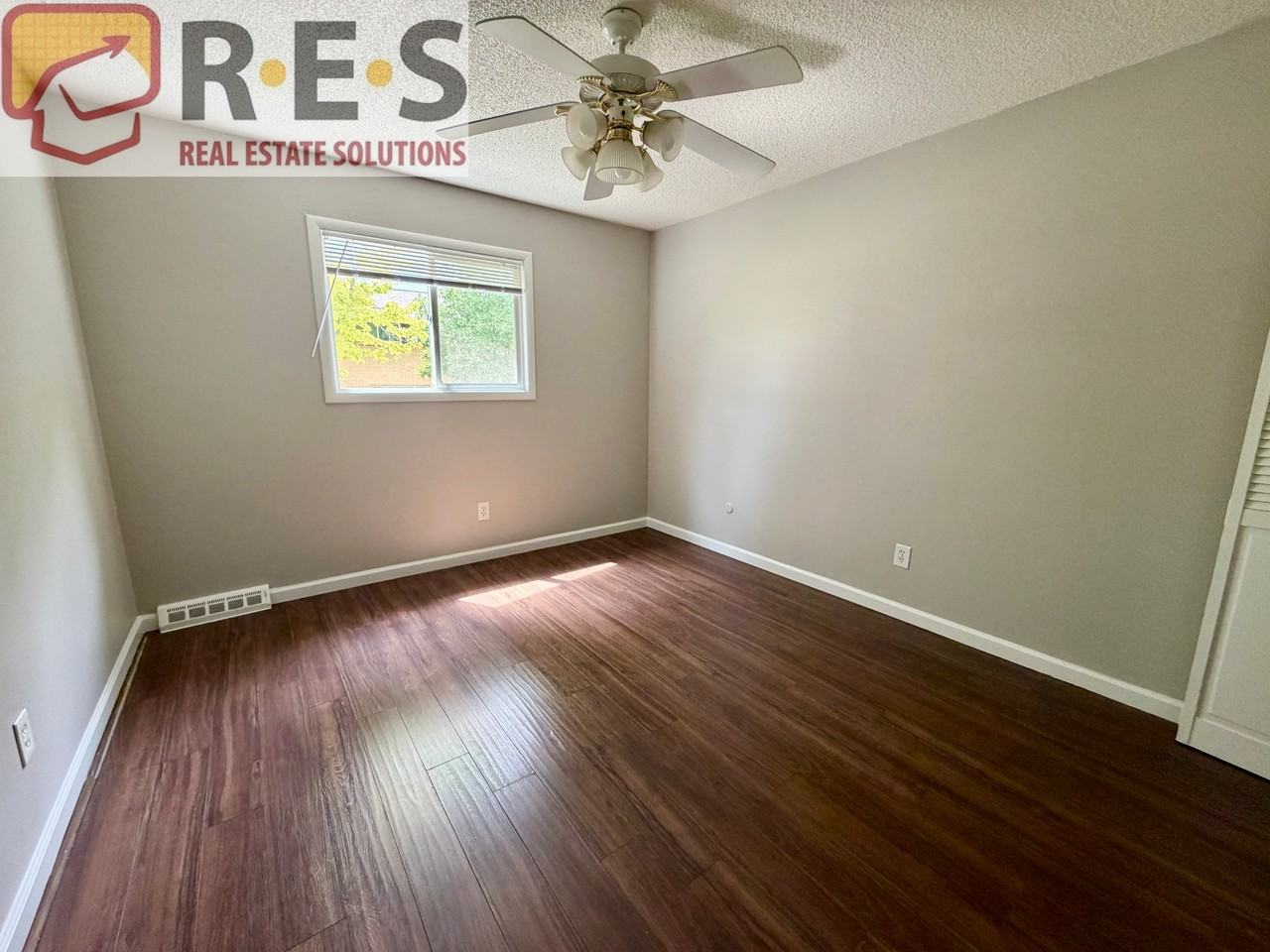 9032 E Lehigh Ave - Photo 7 of 11