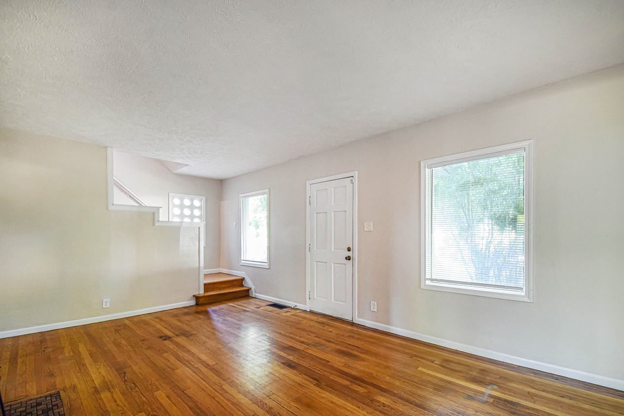 1933 Beverly Pl - Photo 3 of 15