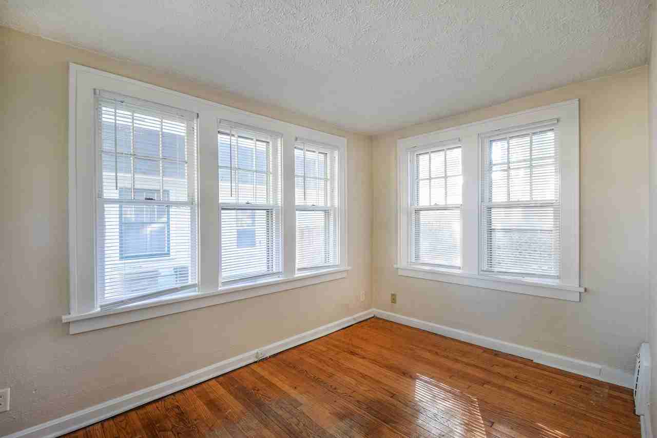 1933 Beverly Pl - Photo 4 of 15
