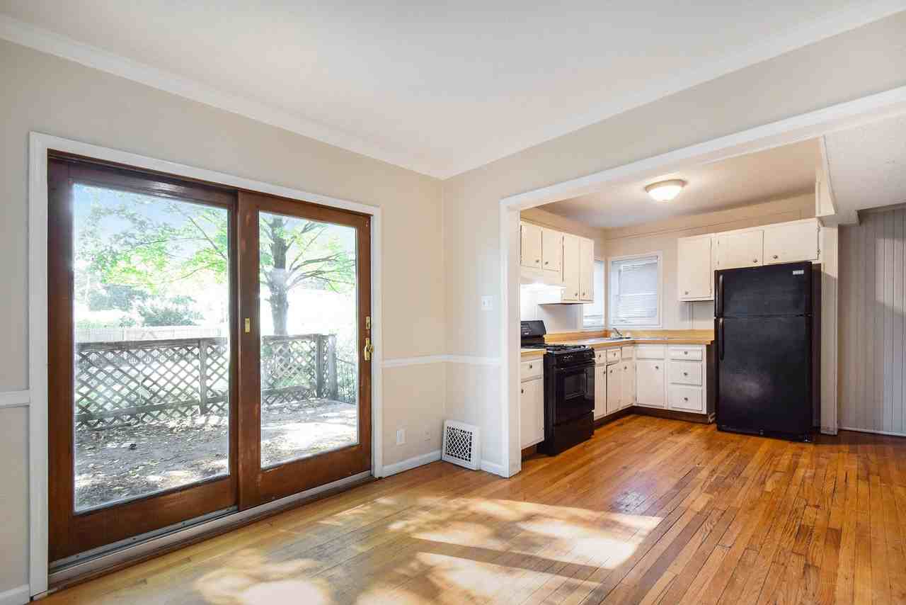 1933 Beverly Pl - Photo 5 of 15
